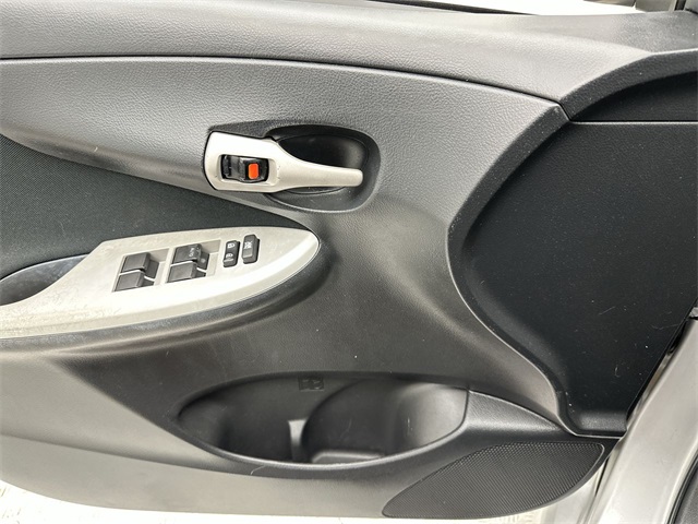 2010 Toyota Corolla S photo 4