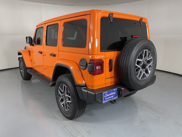 2025 Jeep Wrangler Sahara photo 6