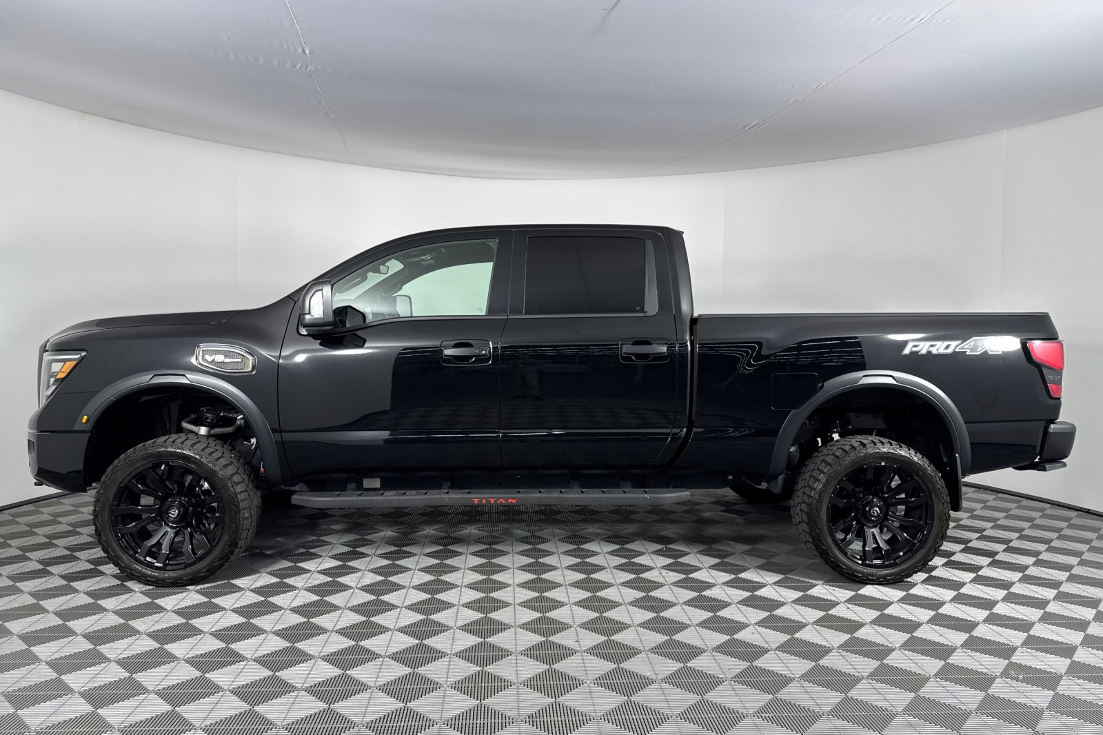 2023 Nissan Titan PRO-4X photo 7