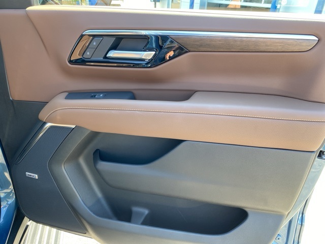 2025 Chevrolet Suburban High Country photo 37