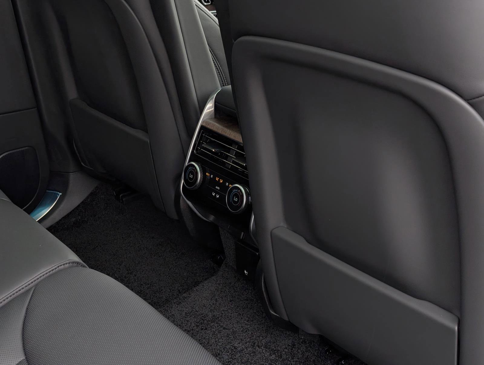 2025 Land Rover Range Rover SE photo 27