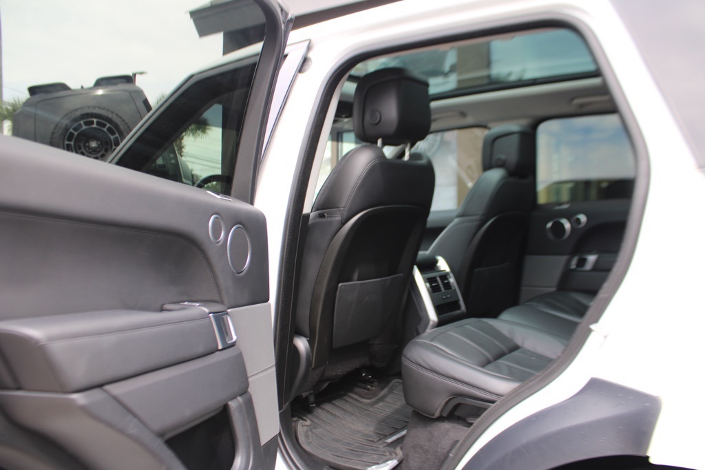 2020 Land Rover Range Rover Sport SE photo 21