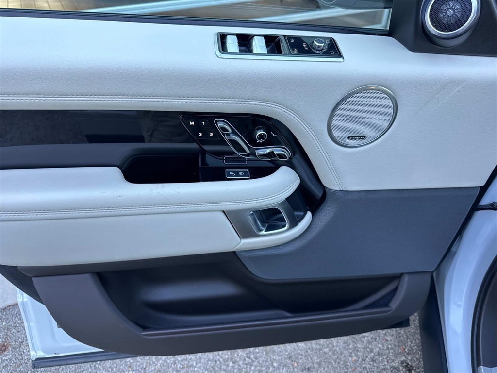 2019 Land Rover Range Rover SuperCharged HSE photo 18