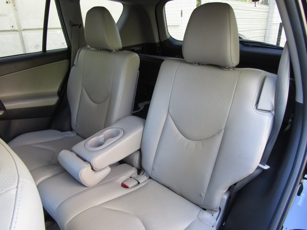 2011 Toyota RAV4 LE photo 17