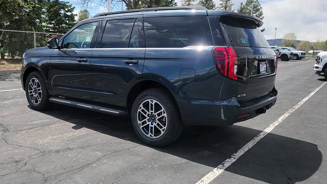 2025 Ford Expedition photo 4