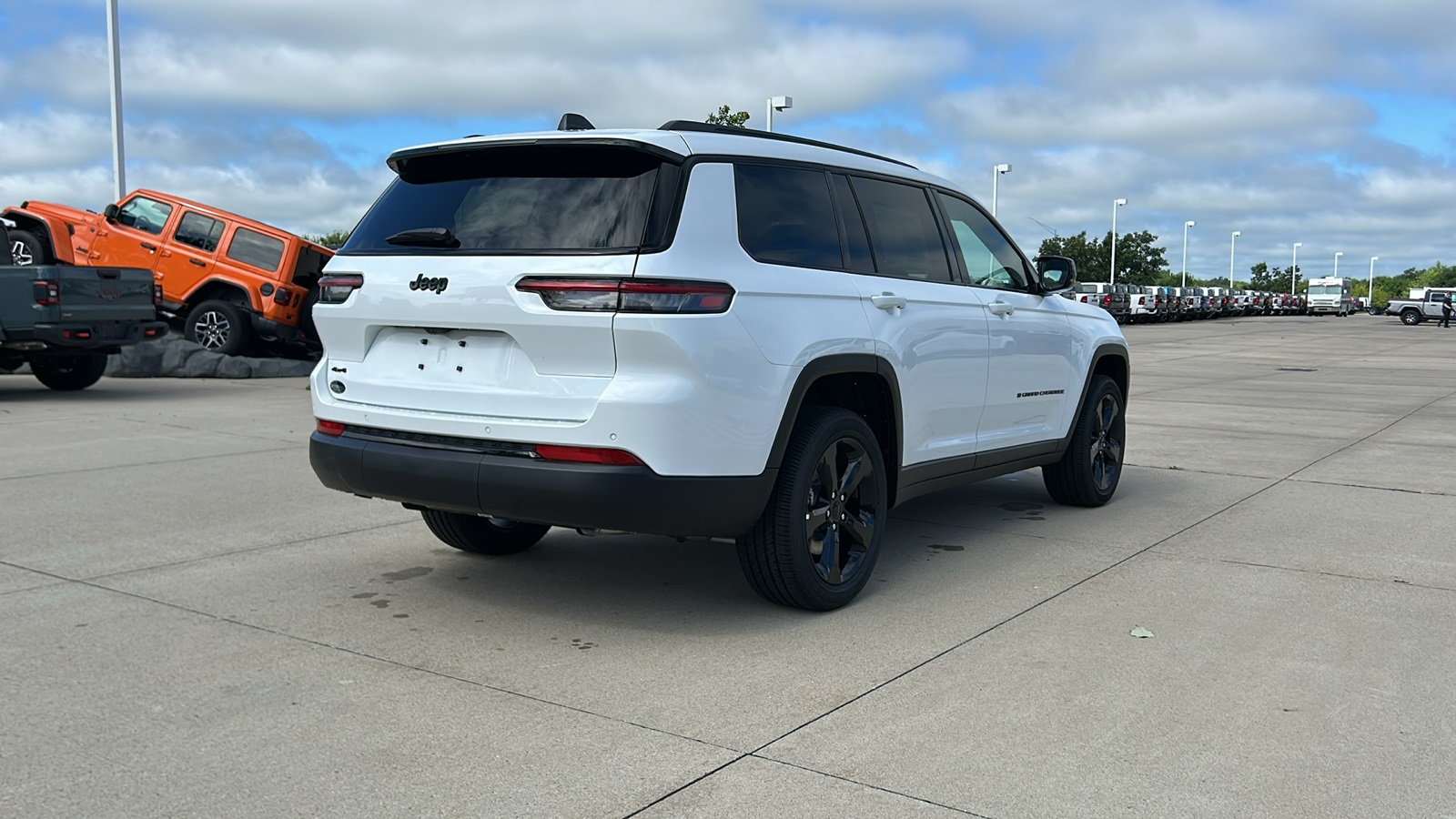 2025 Jeep Grand Cherokee Altitude X photo 3