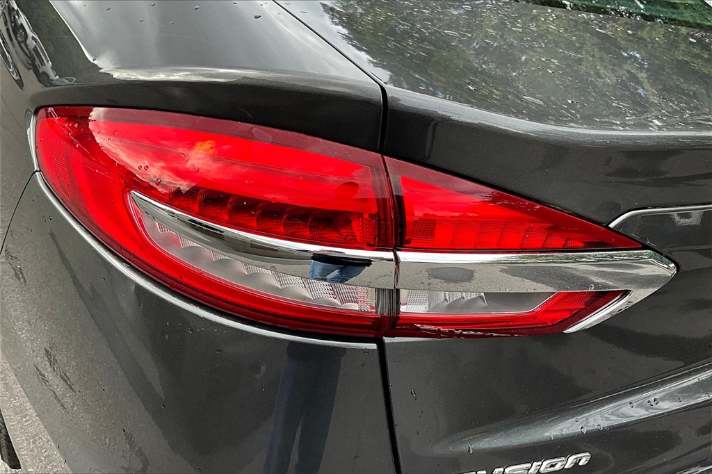 2020 Ford Fusion SE photo 33