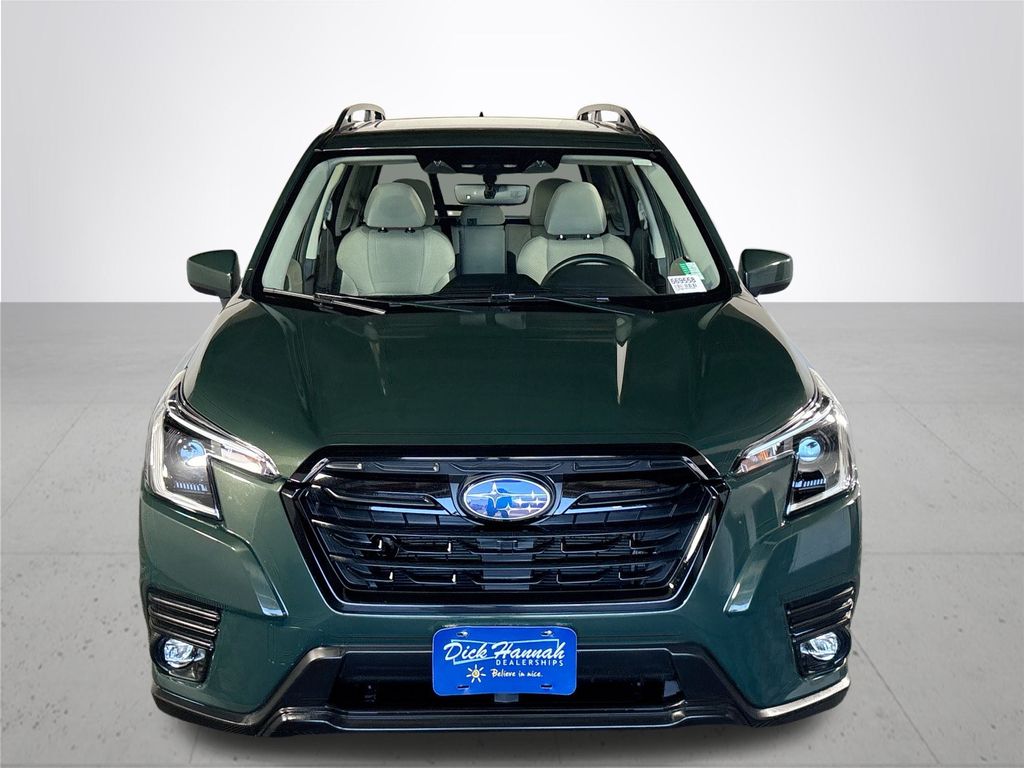 2024 Subaru Forester Premium photo 2
