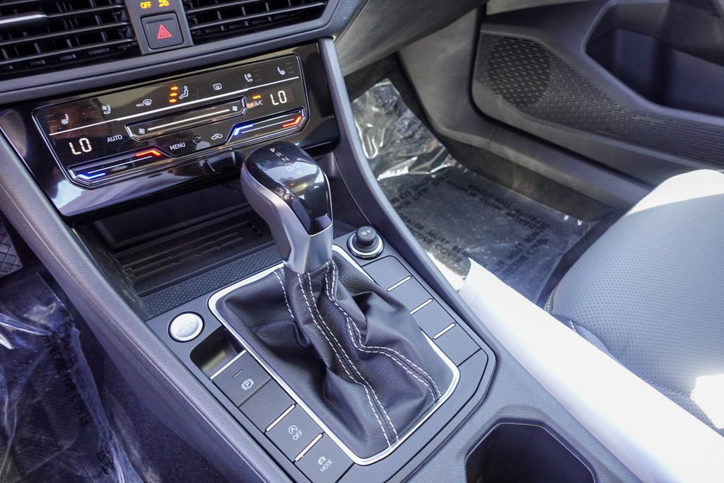 2025 Volkswagen Jetta 1.5T SEL photo 16
