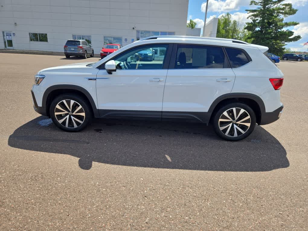 Certified 2022 Volkswagen Taos SE with VIN 3VVPX7B23NM081129 for sale in Hermantown, Minnesota
