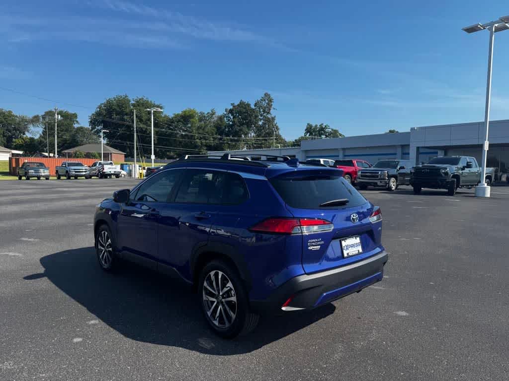 2024 Toyota Corolla Cross XLE photo 2