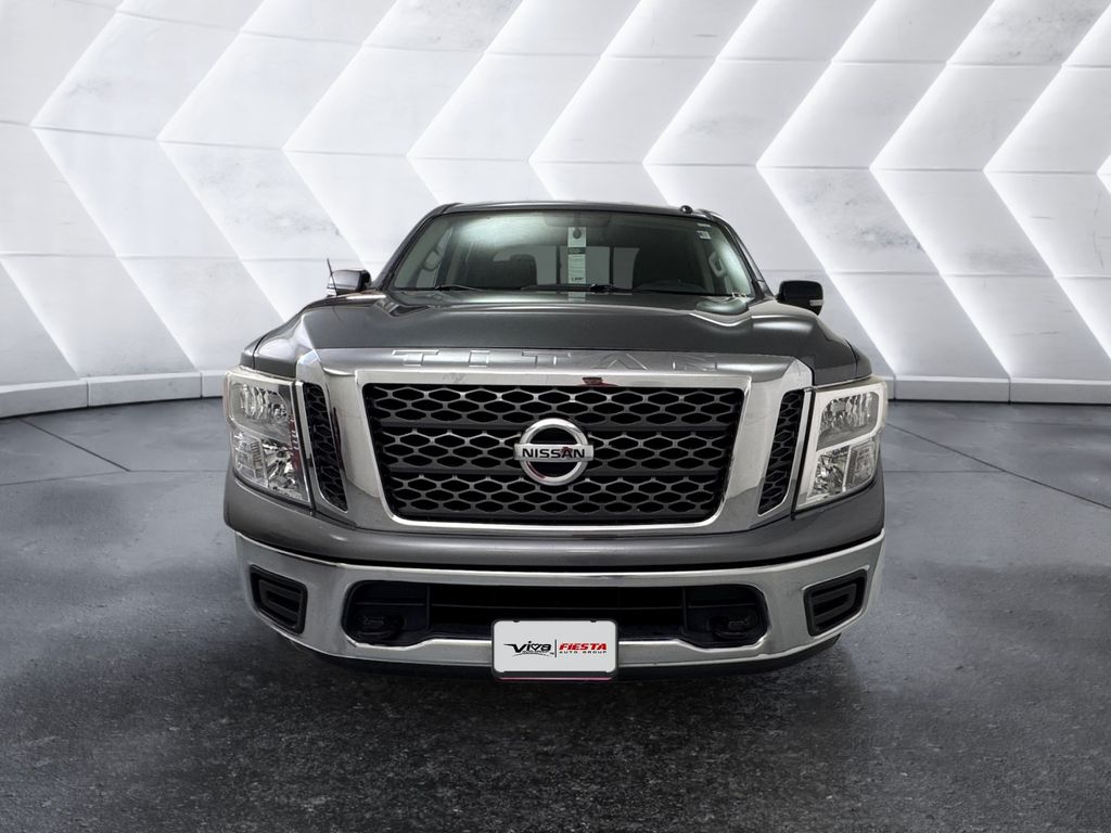 2017 Nissan Titan SV photo 2
