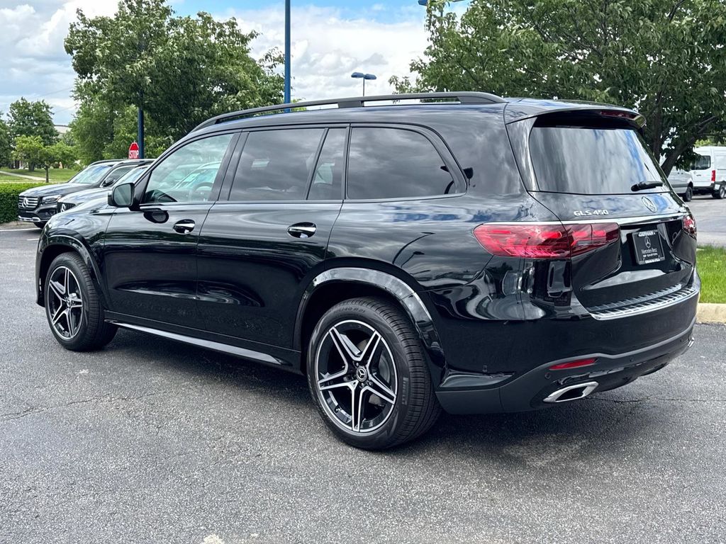 2025 Mercedes Benz GLS 450 4MATIC photo 4