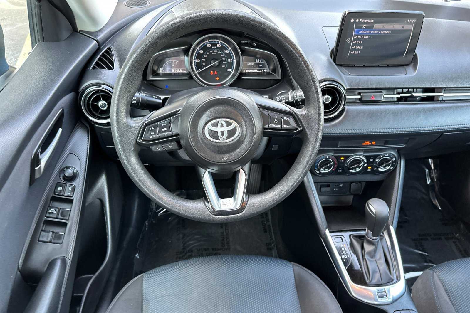 2020 Toyota Yaris LE photo 14