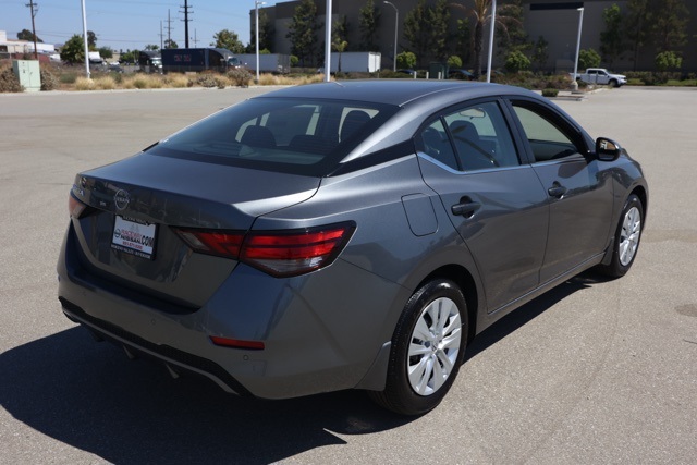 2025 Nissan Sentra S photo 3