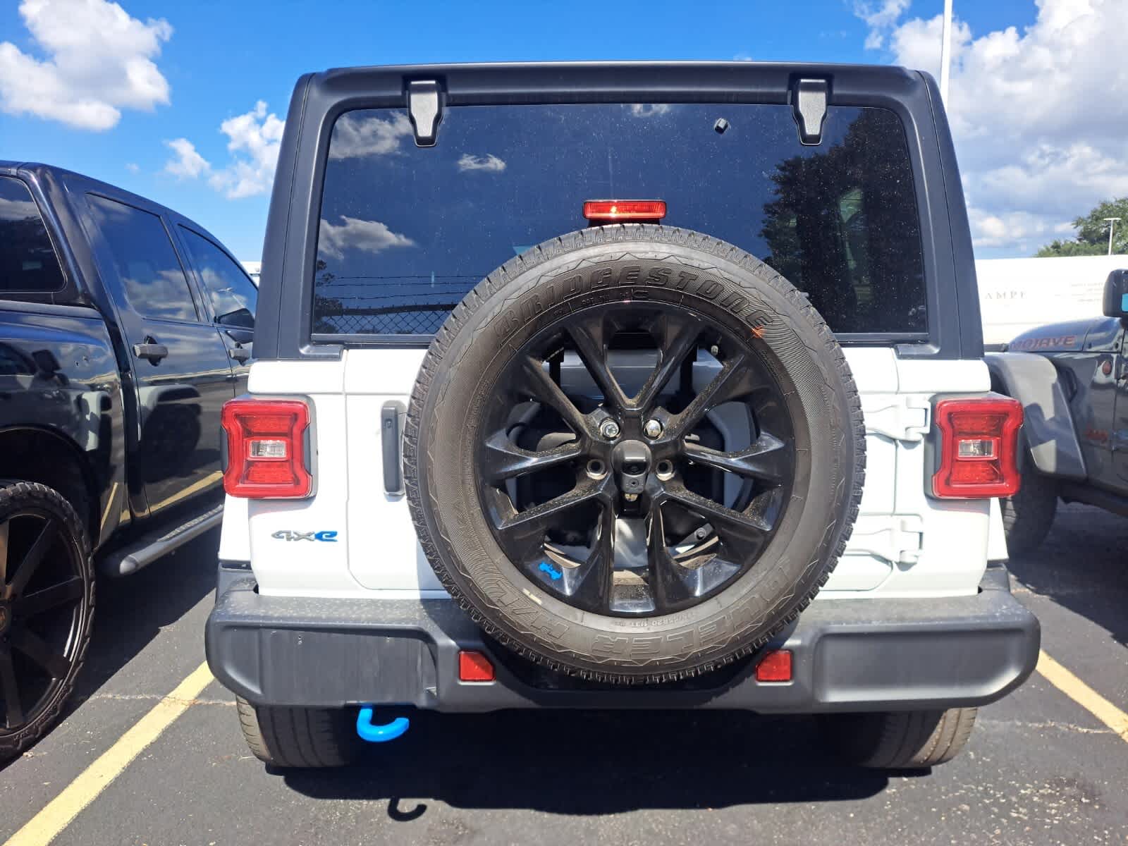 2022 Jeep Wrangler 4xe Unlimited Sahara photo 3