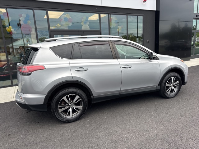 2017 Toyota RAV4 XLE photo 2
