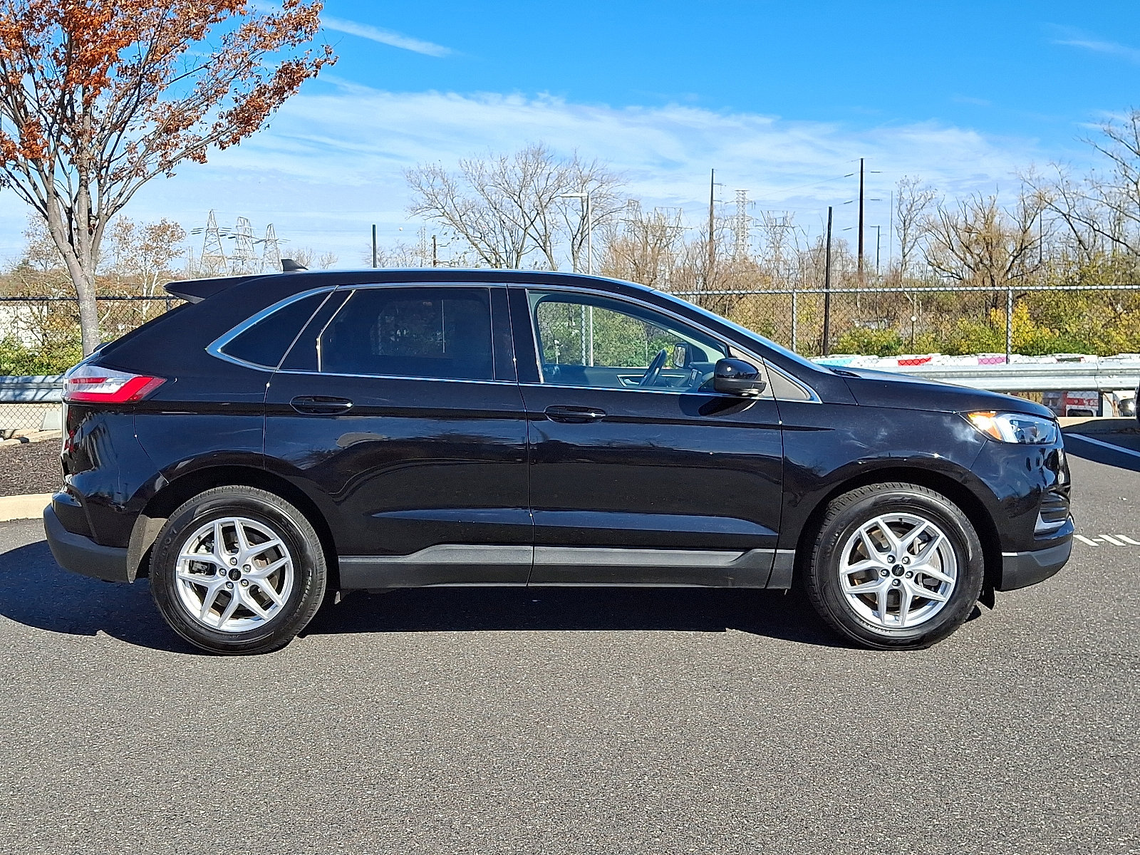2023 Ford Edge SEL photo 3