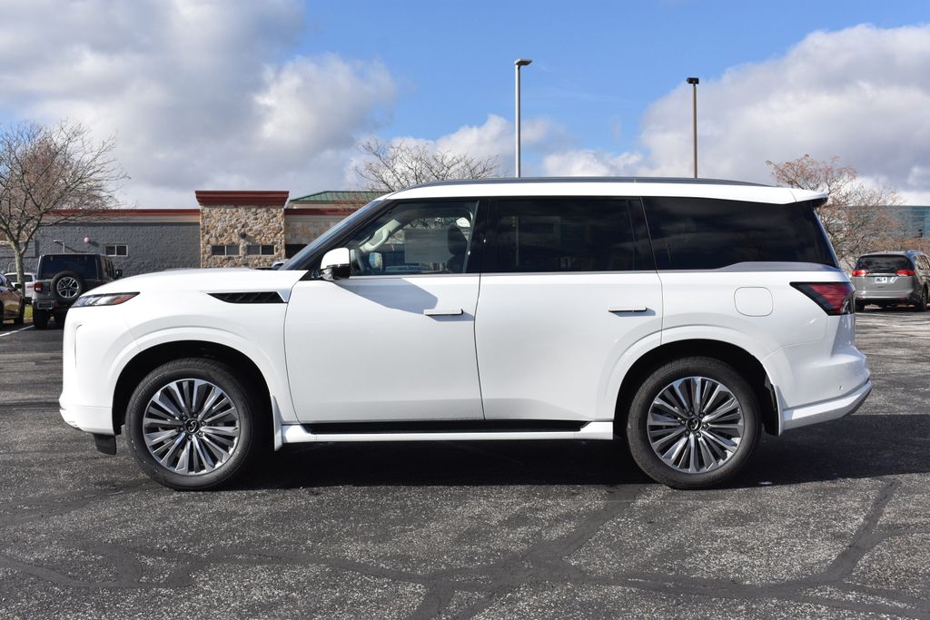 2026 Infiniti QX80 Luxe photo 2
