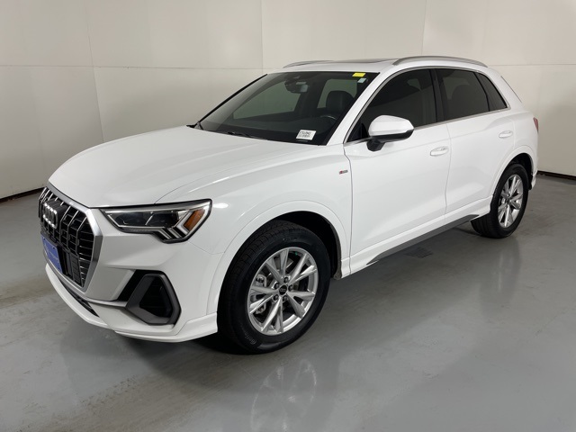 2024 Audi Q3 S line Premium photo 4