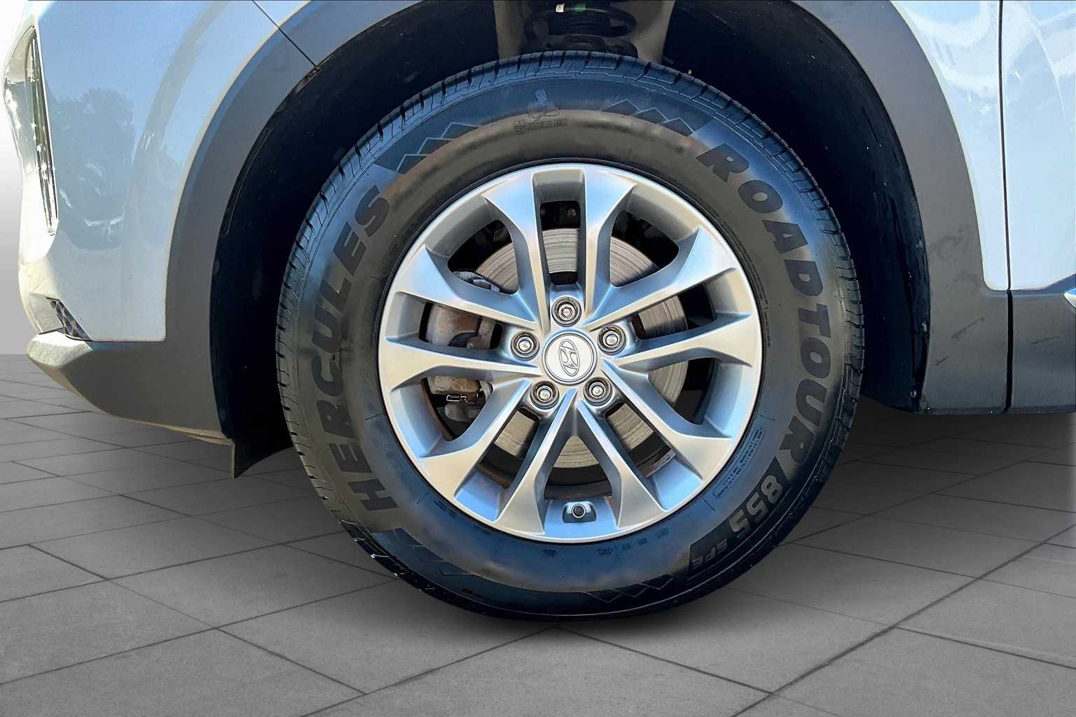 2020 Hyundai Santa Fe SE photo 9