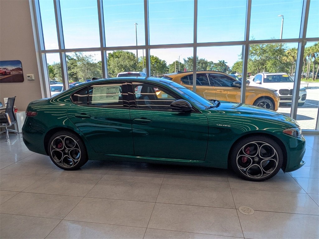 2025 Alfa Romeo Giulia Base photo 3