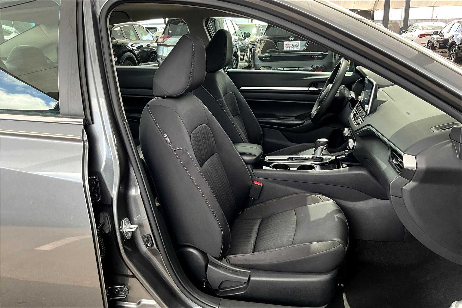 2022 Nissan Altima 2.5 SV photo 8