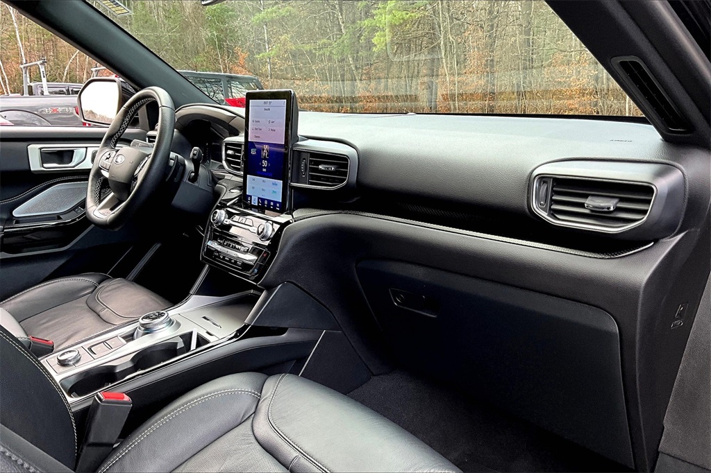 2023 Ford Explorer ST photo 12
