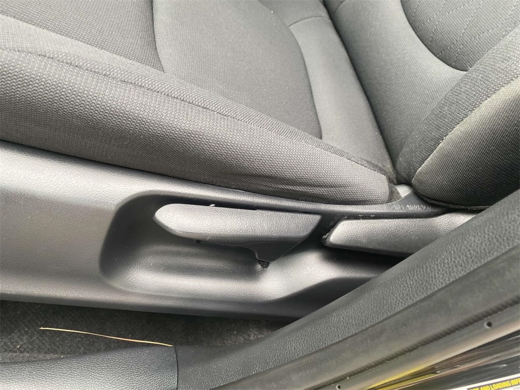 2024 Toyota Corolla Cross LE photo 13