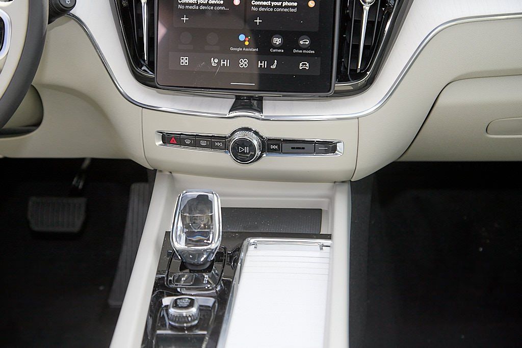 2026 VOLVO XC60 - Image 27