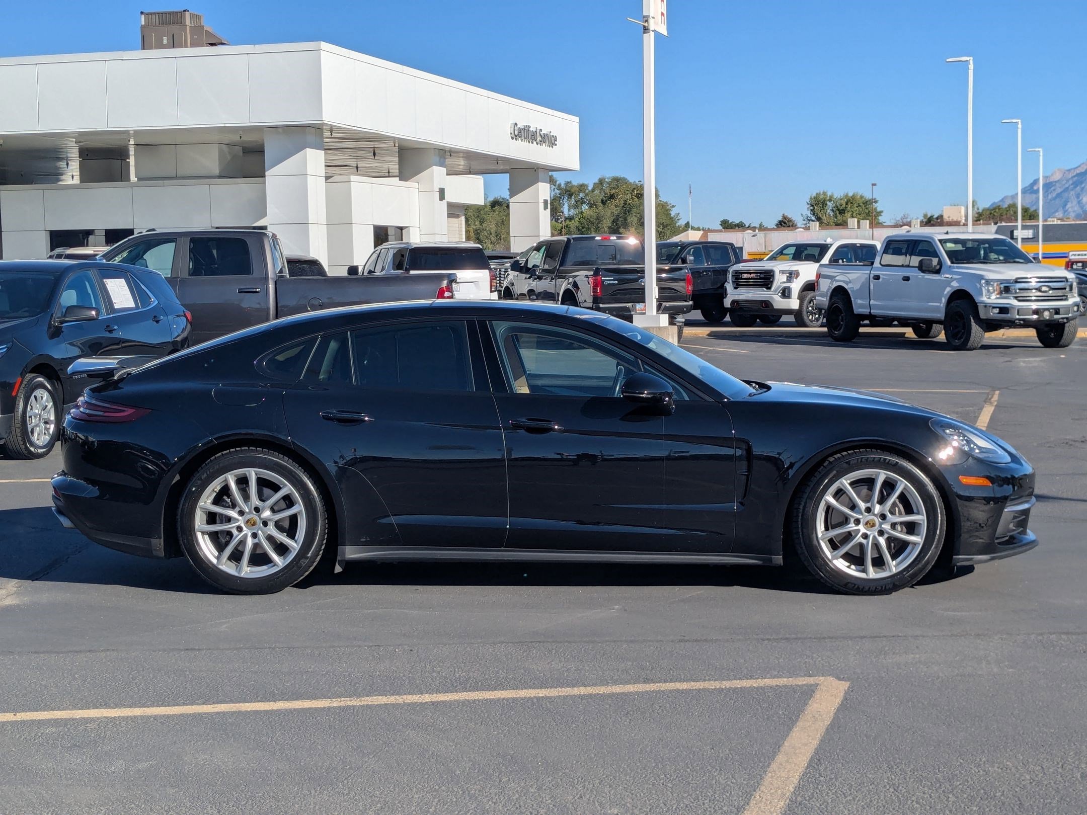 2017 Porsche Panamera 4 photo 2