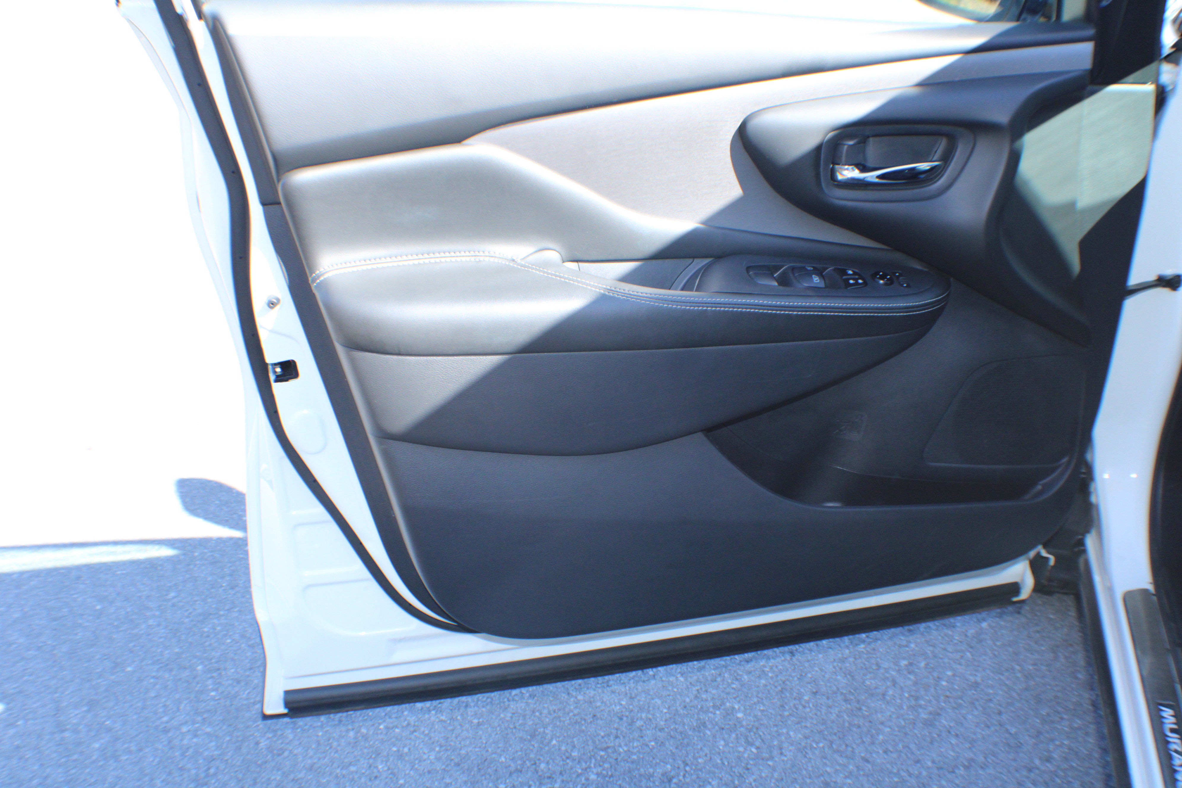 2023 Nissan Murano SV photo 2