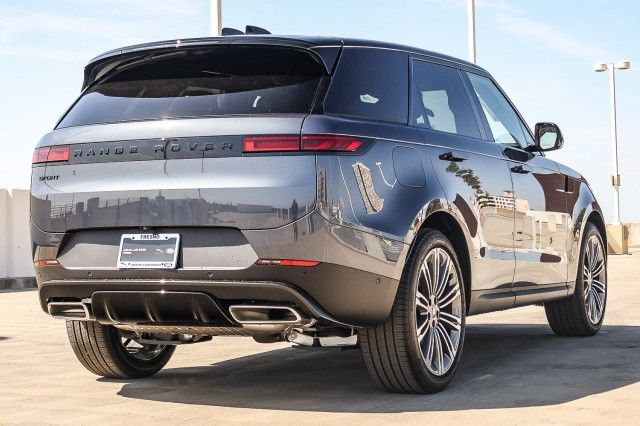 2025 Land Rover Range Rover Sport SE photo 3