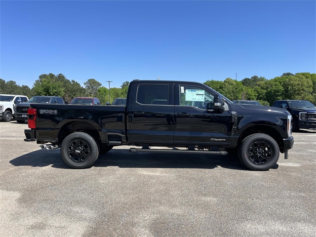 2025 Ford F-350 photo 3