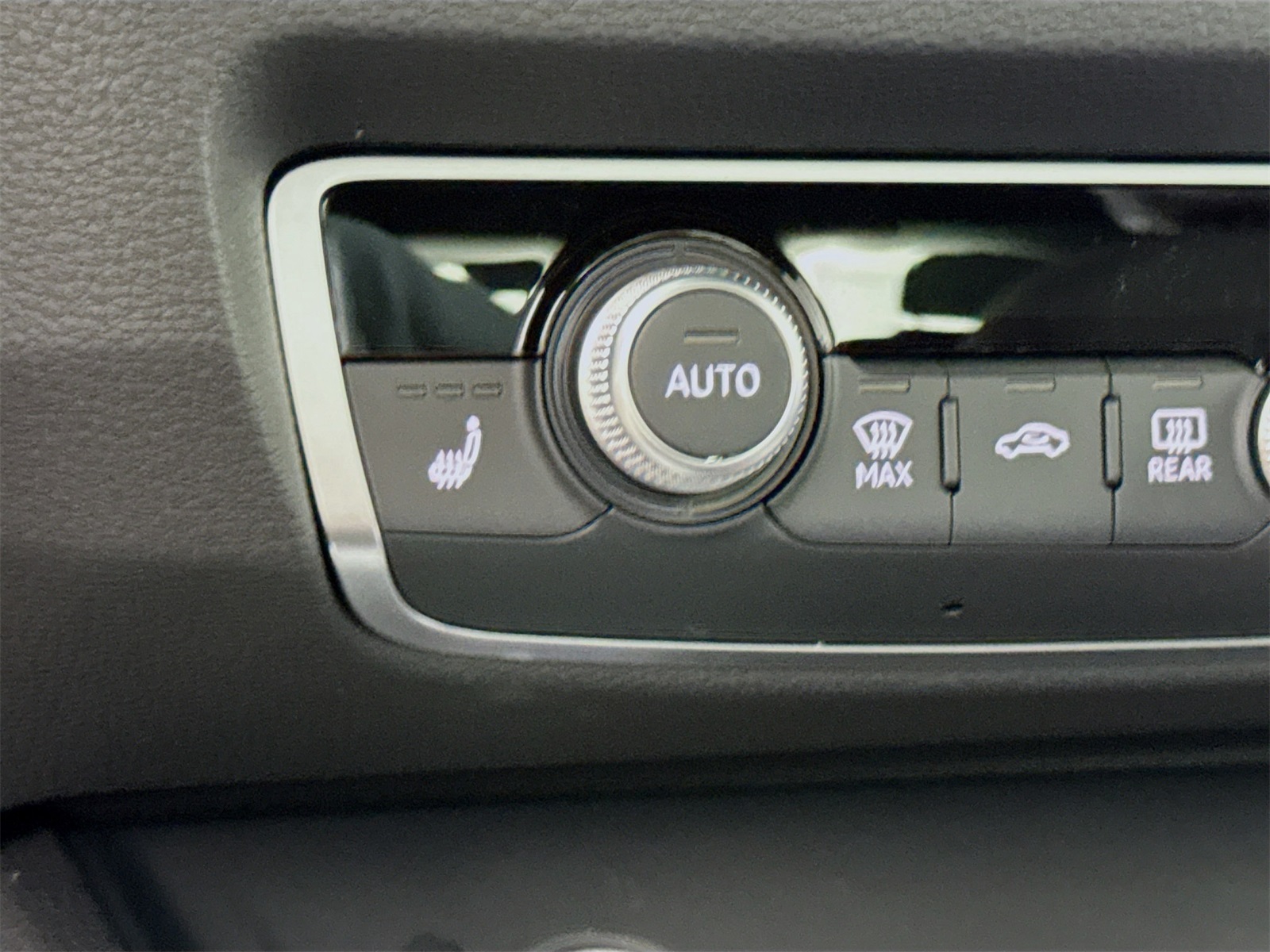 2025 Audi Q3 45 TFSI S line Premium photo 19