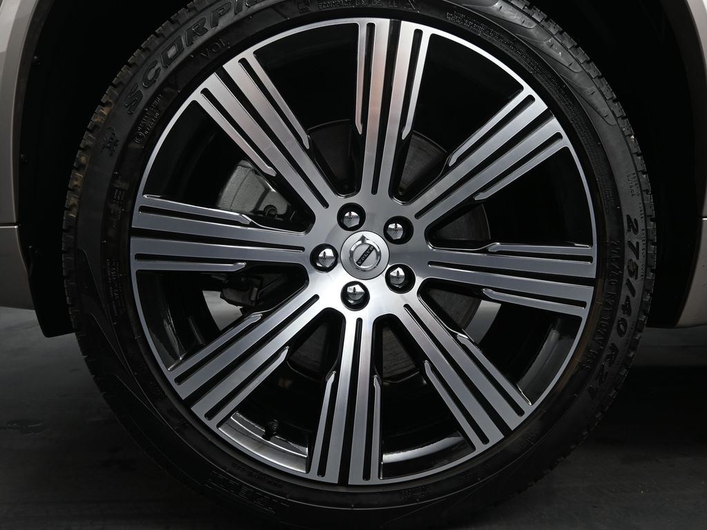 2025 Volvo XC90 T8 Plus photo 5