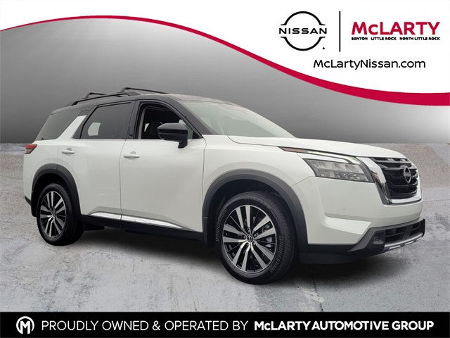 2025 Nissan Pathfinder Platinum's photo