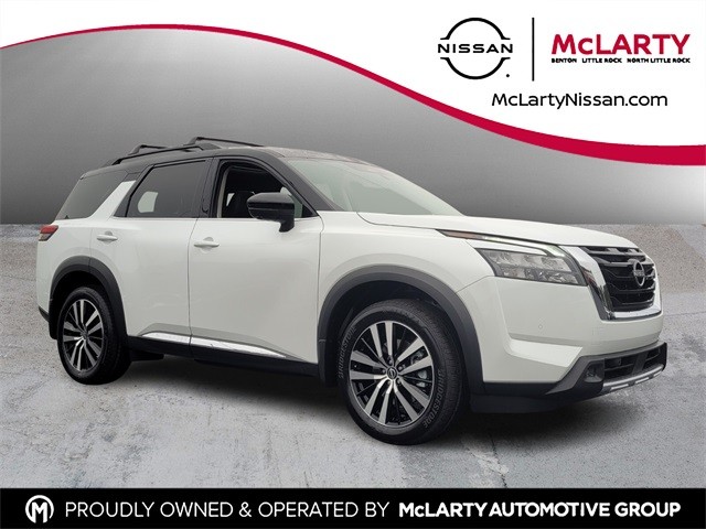 2025 Nissan Pathfinder Platinum's photo