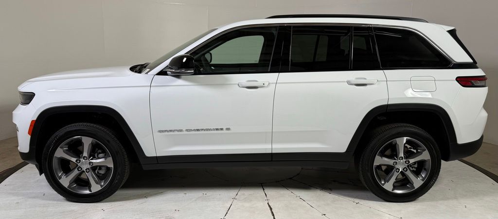 2025 Jeep Grand Cherokee Limited photo 4