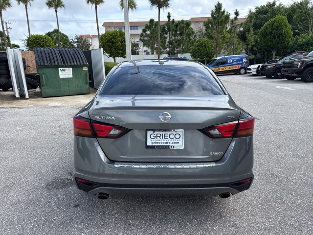 2022 Nissan Altima 2.5 SR photo 3