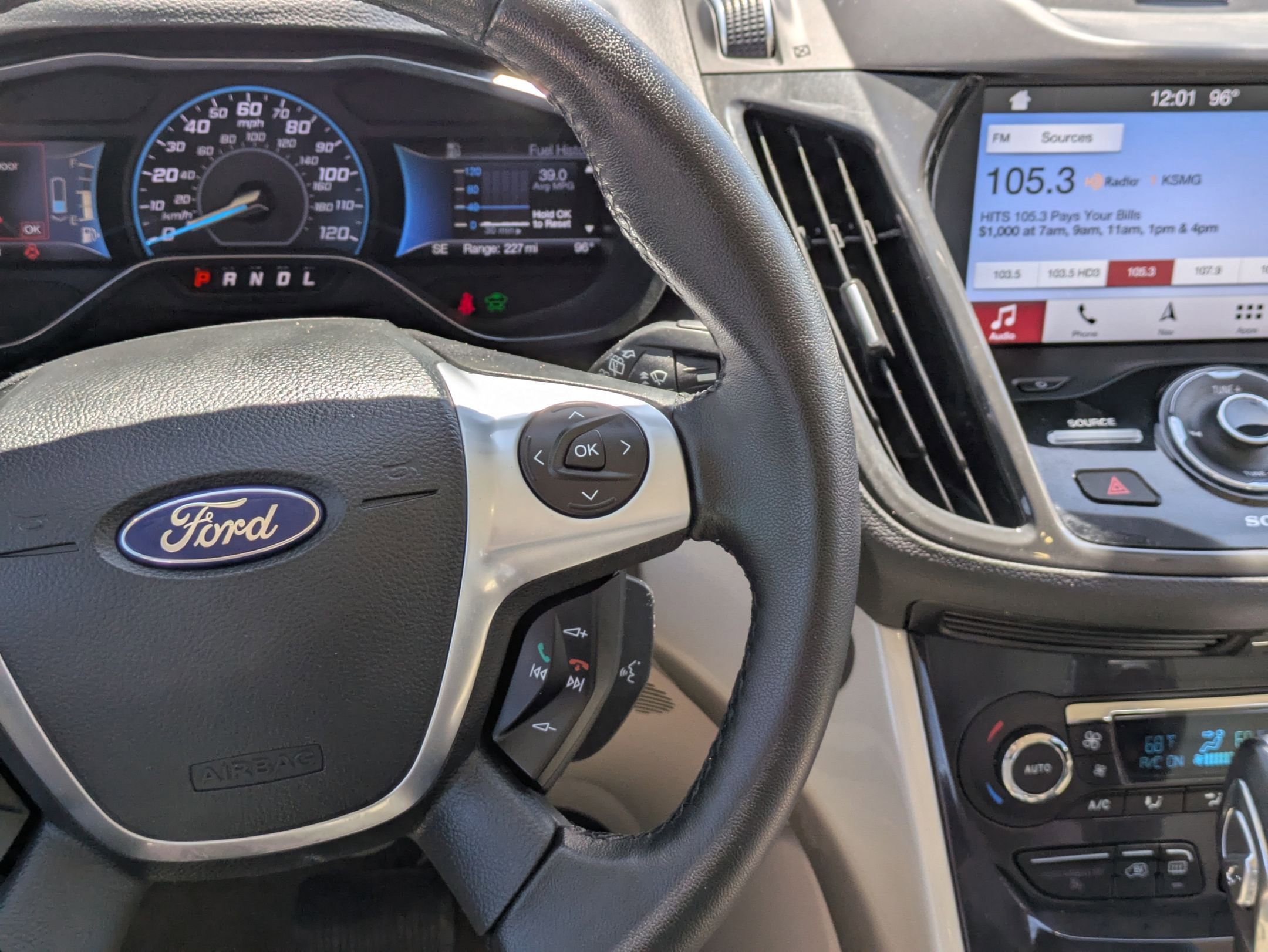 2016 Ford C-Max Energi SEL photo 22