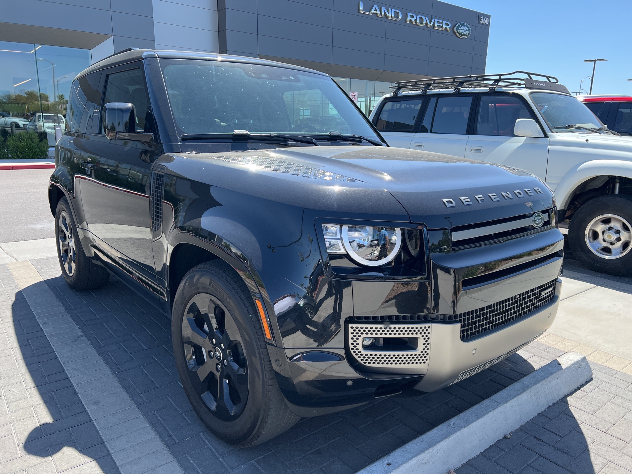 2022 Land Rover Defender 90 X-Dynamic S photo 3