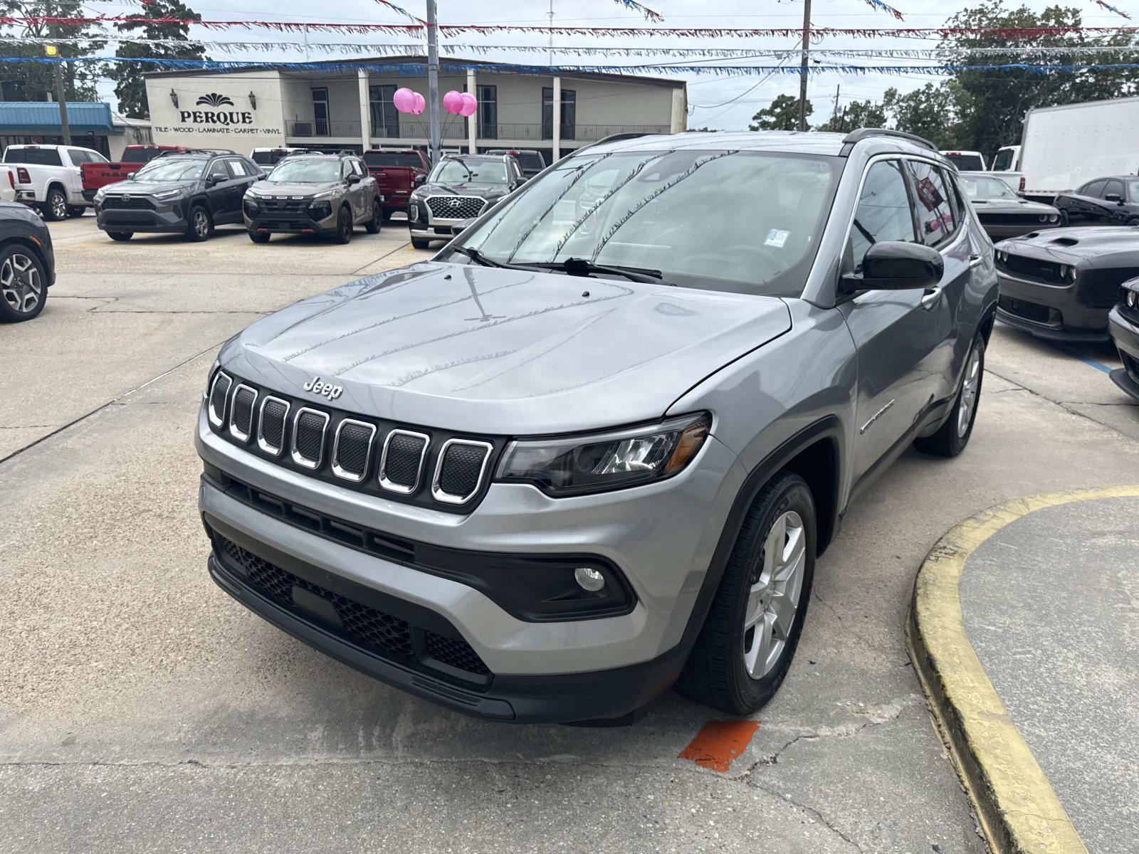 2022 Jeep Compass Latitude photo 2