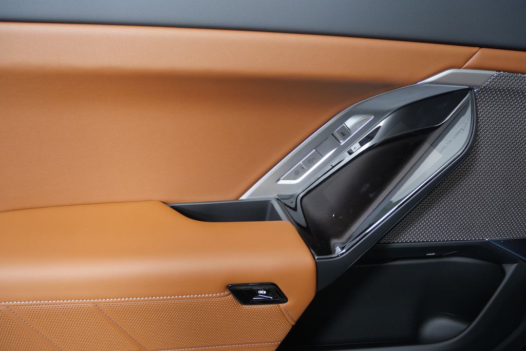 2025 Bmw 750e photo 12