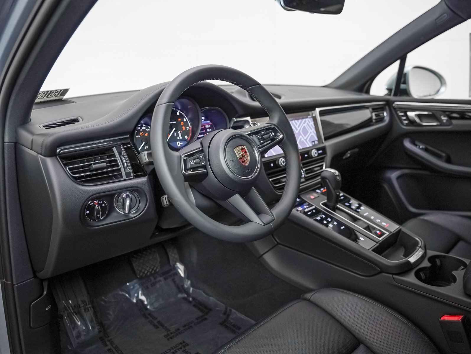 2025 Porsche Macan T photo 4