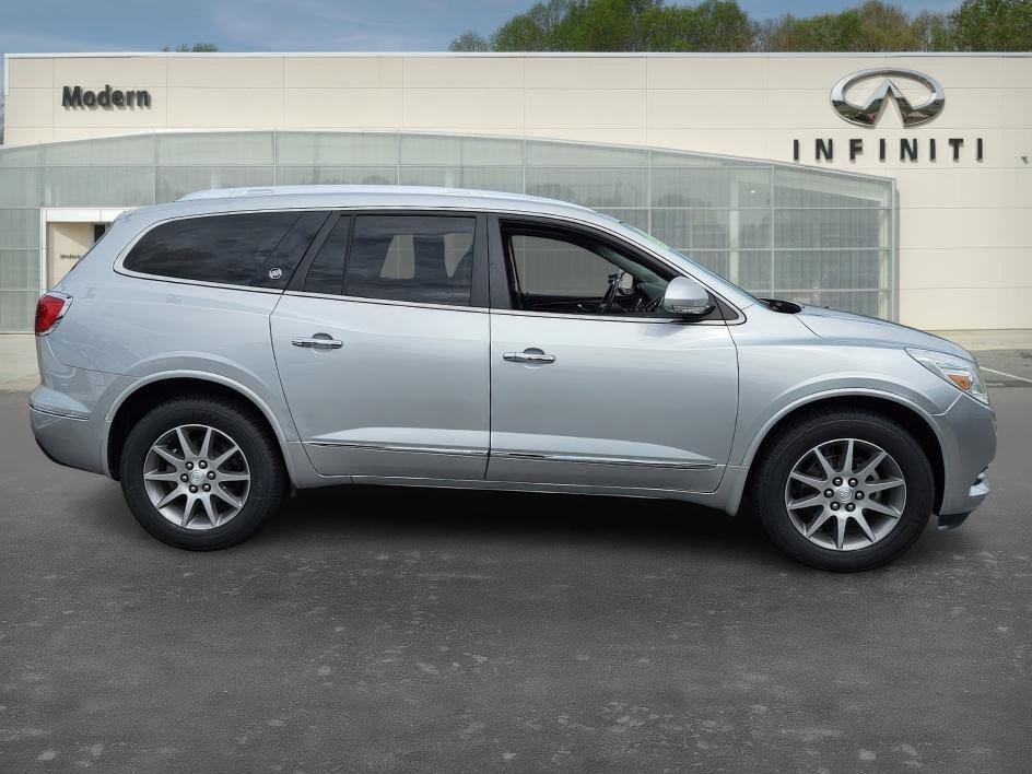 2017 Buick Enclave Leather photo 2