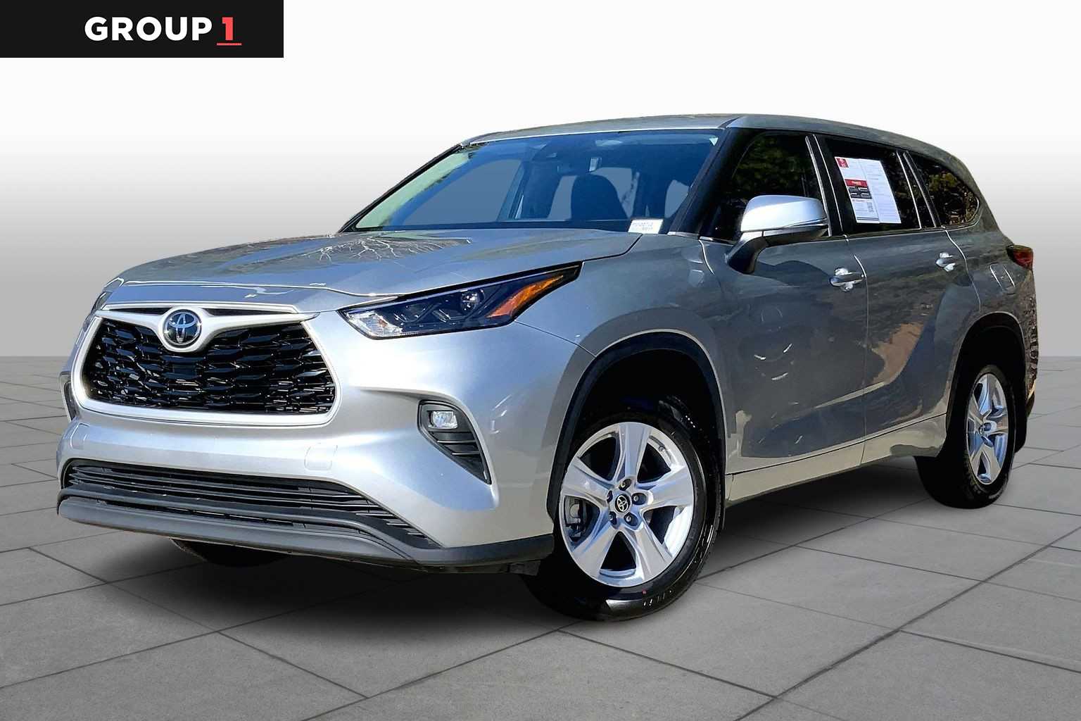 2023 Toyota Highlander LE's photo
