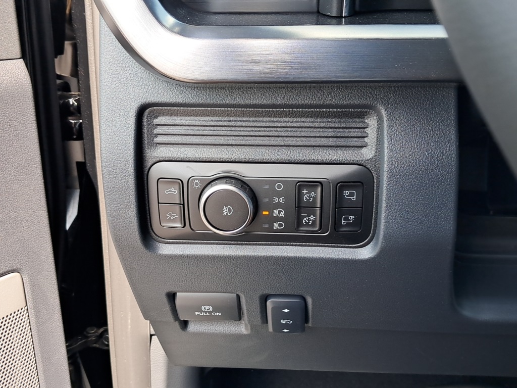 2025 Ford F-350 Lariat photo 9