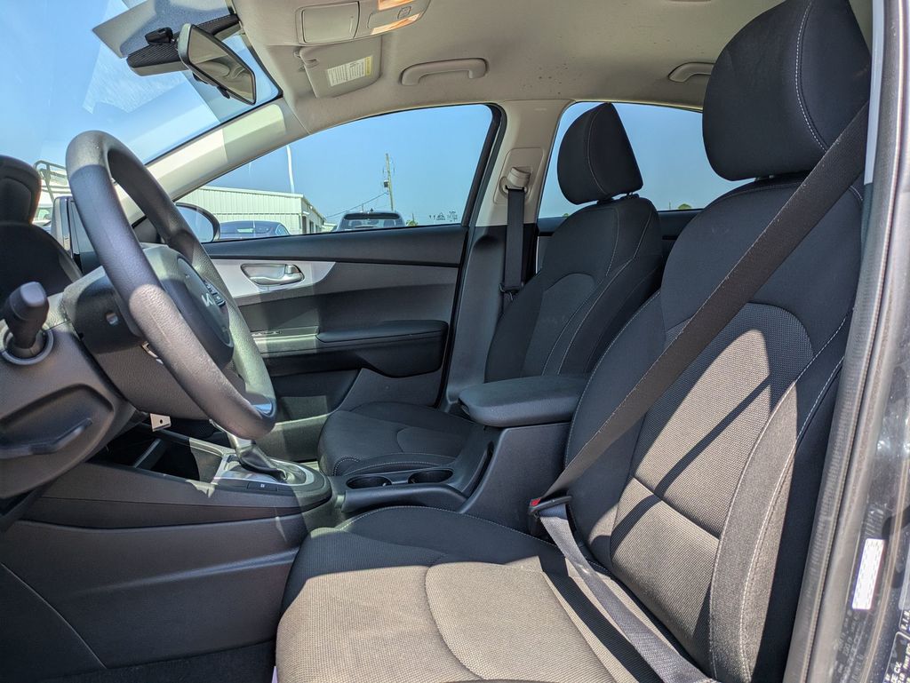 2024 Kia Forte LXS photo 12