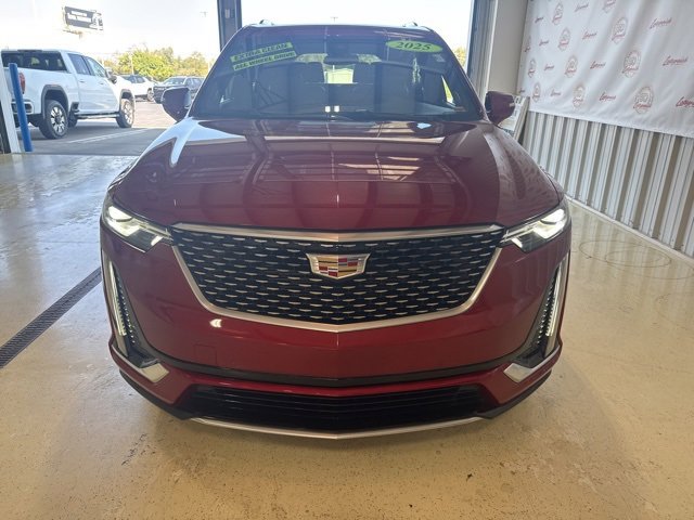 2025 Cadillac XT6 Premium Luxury photo 3